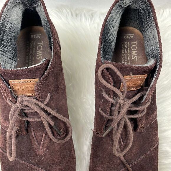 TOMS | brown suede wedge booties 10.0 front lace closure. - Picture 6 of 11